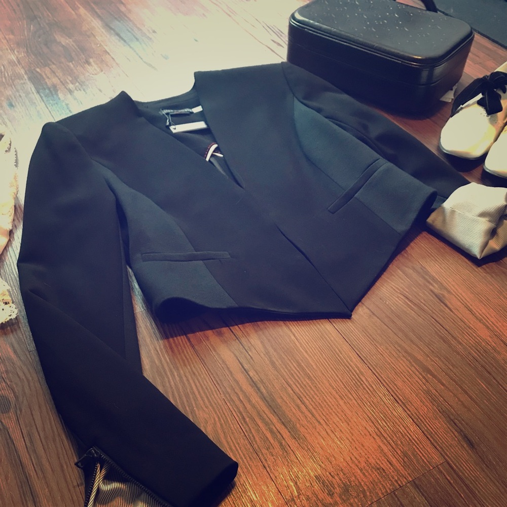 Alice & Olivia Employed black cropped blazer